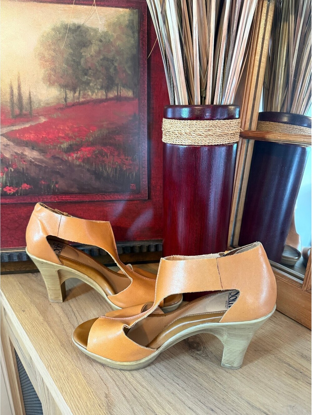 Sofft Dabney Women’s 8.5M Cognac Leather T-Strap Open Toes